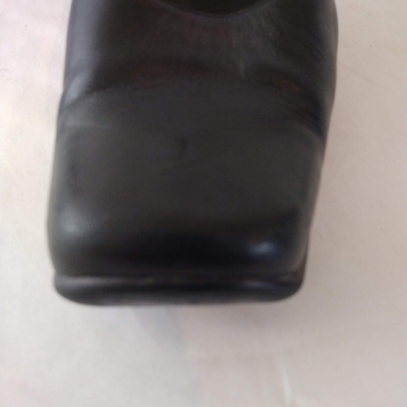 Kenneth Cole Reaction Black Leather Pump - Picture 2 of 10